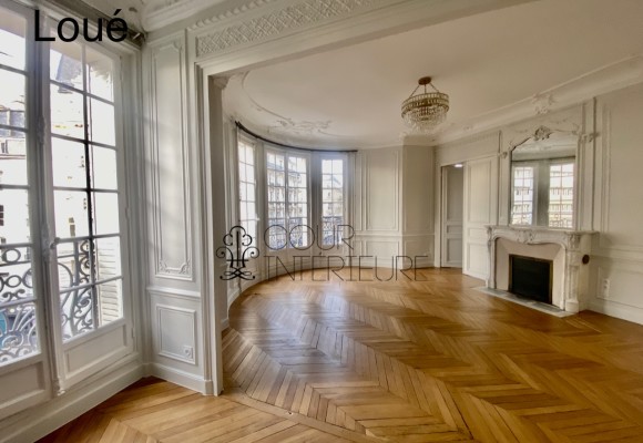 VIDE – 6 pièces – 3 chambres + bureau – 120 m2 – Paris 8ème – Saint Philippe du Roule – 3ème étage ascenseur – Loyer charges comprises : 4.650 euros