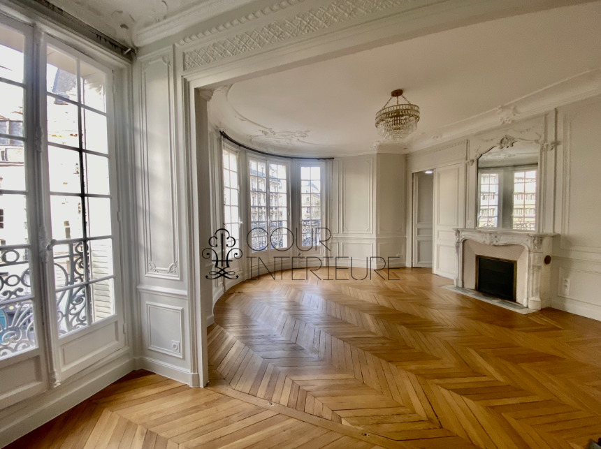 VIDE – 6 pièces – 3 chambres + bureau – 120 m2 – Paris 8ème – Saint Philippe du Roule – 3ème étage ascenseur – Loyer charges comprises : 4.650 euros