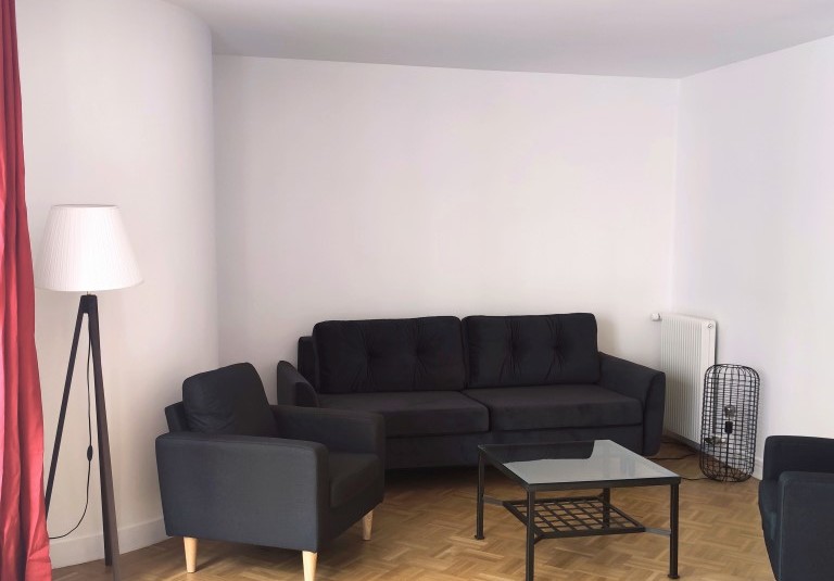 MEUBLÉ – 2 chambres – 92 Neuilly sur Seine – 80 m2 – 2 terrasses de 17 et 25 m2 – 4ème étage ascenseur – Loyer charges comprises : 3.150 euros