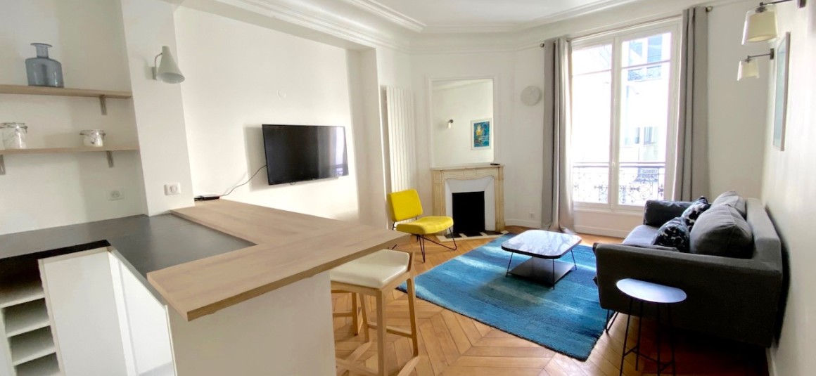 MEUBLÉ – 1 chambre – Rue Chambiges – Paris 8ème – 55 m2 – 4ème étage avec ascenseur – Loyer charges comprises : 2.500 €