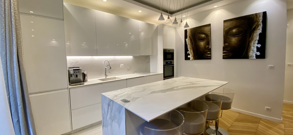 MEUBLÉ – 2 chambres – Paris 17ème – 85 m2 – rue des Batignolles – 1er étage  – Loyer charges comprises : 3.000 €