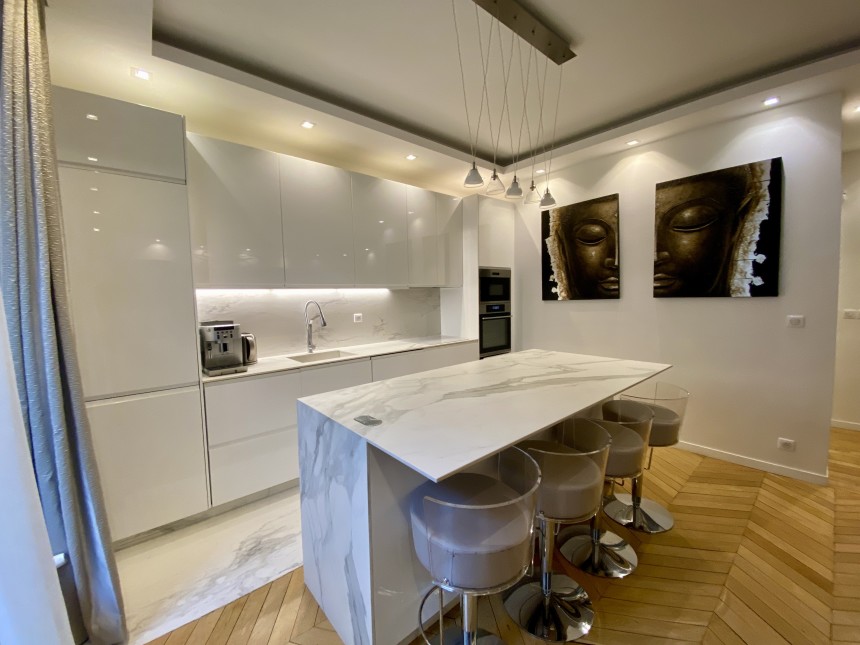 MEUBLÉ – 2 chambres – Paris 17ème – 85 m2 – rue des Batignolles – 1er étage  – Loyer charges comprises : 3.000 €