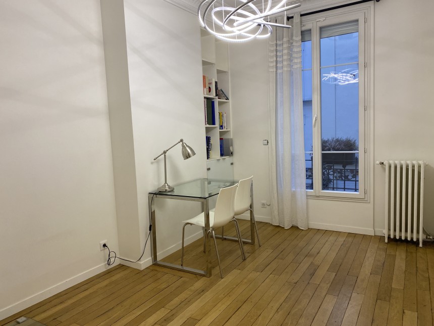 MEUBLÉ – 2 chambres – Paris 17ème – 85 m2 – rue des Batignolles – 1er étage  – Loyer charges comprises : 3.000 €