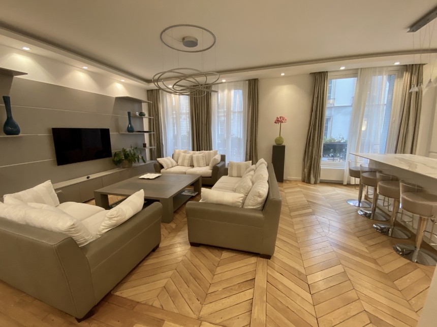 MEUBLÉ – 2 chambres – Paris 17ème – 85 m2 – rue des Batignolles – 1er étage  – Loyer charges comprises : 3.000 €