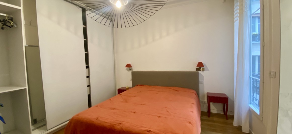MEUBLÉ – 2 chambres – Paris 17ème – 85 m2 – rue des Batignolles – 1er étage  – Loyer charges comprises : 3.000 €