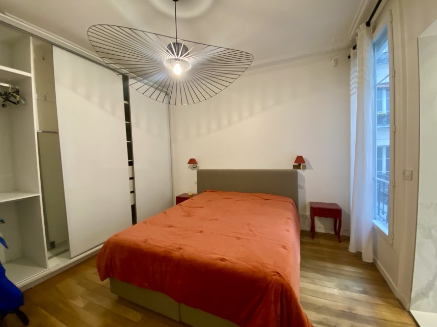 MEUBLÉ – 2 chambres – Paris 17ème – 85 m2 – rue des Batignolles – 1er étage  – Loyer charges comprises : 3.000 €