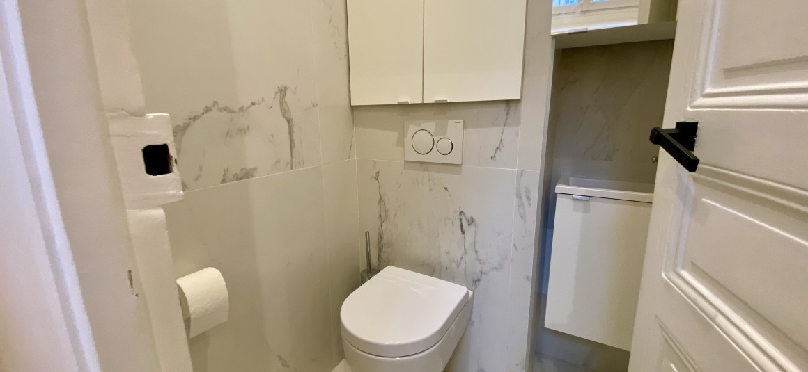 MEUBLÉ – 2 chambres – Paris 17ème – 85 m2 – rue des Batignolles – 1er étage  – Loyer charges comprises : 3.000 €