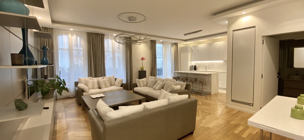 MEUBLÉ – 2 chambres – Paris 17ème – 85 m2 – rue des Batignolles – 1er étage  – Loyer charges comprises : 3.000 €