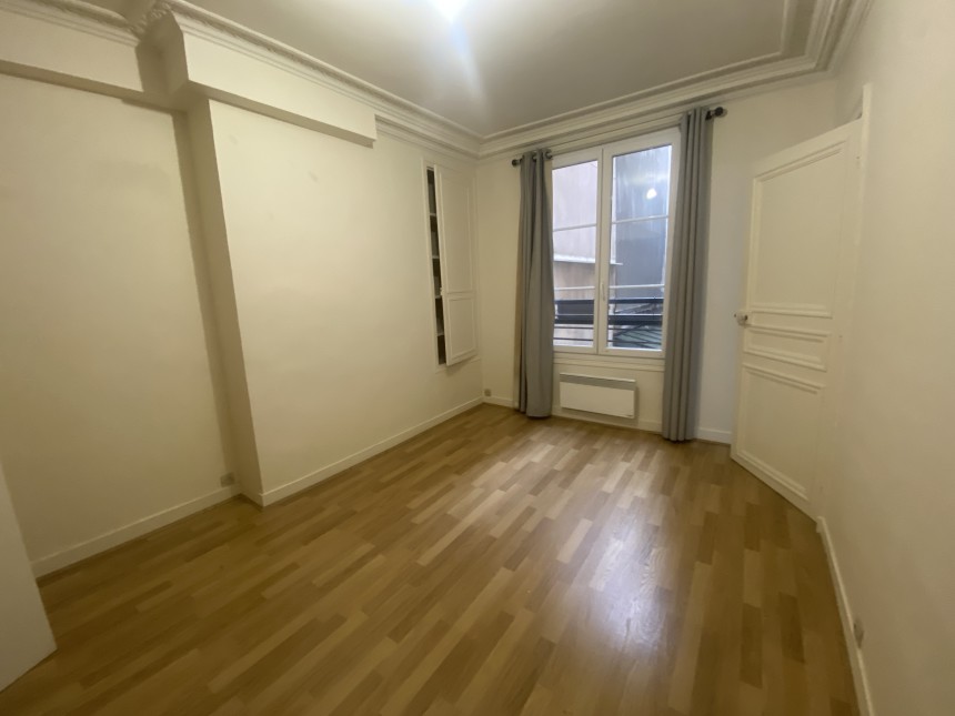 VIDE – 2 chambres – 85 m2 – Paris 9ème – Square Montholon – 3ème  étage avec ascenseur – Loyer charges comprises : 2.441 euros