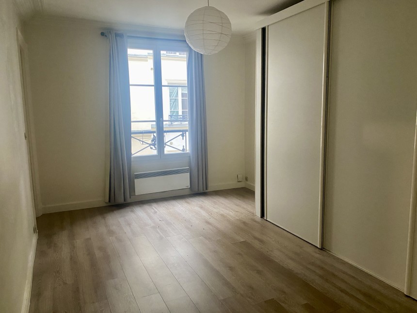 VIDE – 2 chambres – 85 m2 – Paris 9ème – Square Montholon – 3ème  étage avec ascenseur – Loyer charges comprises : 2.441 euros