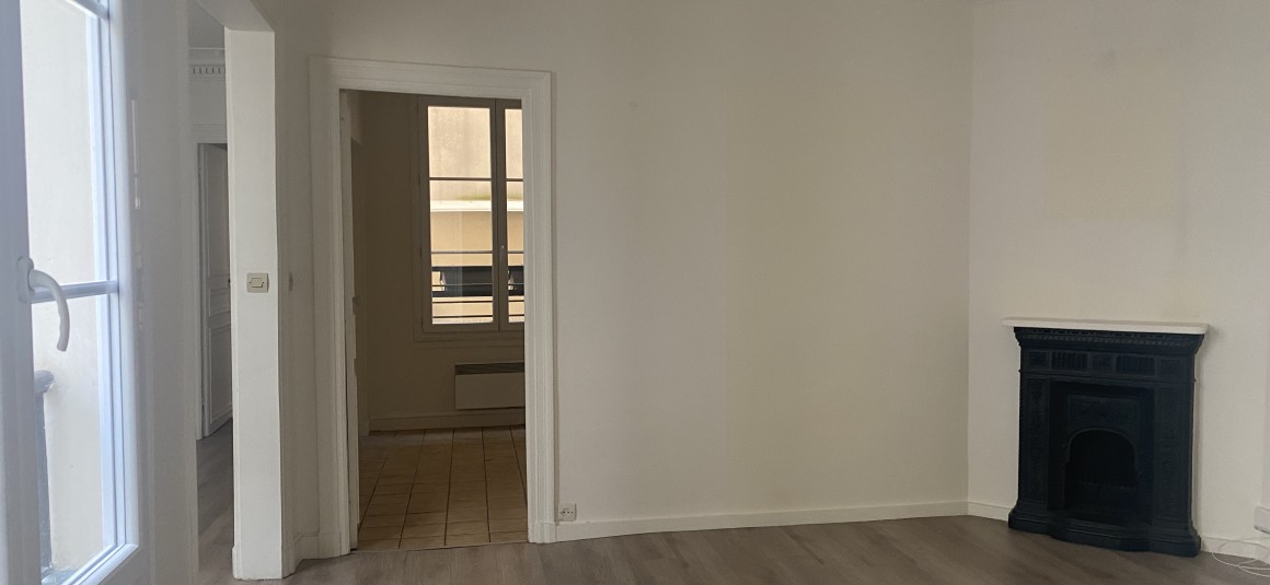 VIDE – 2 chambres – 85 m2 – Paris 9ème – Square Montholon – 3ème  étage avec ascenseur – Loyer charges comprises : 2.441 euros