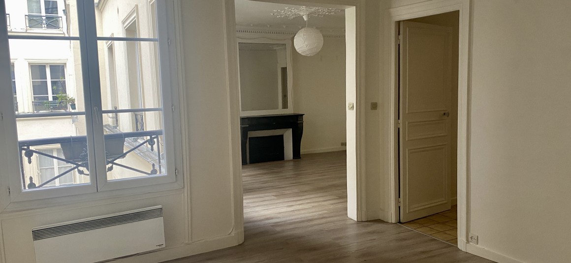 VIDE – 2 chambres – 85 m2 – Paris 9ème – Square Montholon – 3ème  étage avec ascenseur – Loyer charges comprises : 2.441 euros