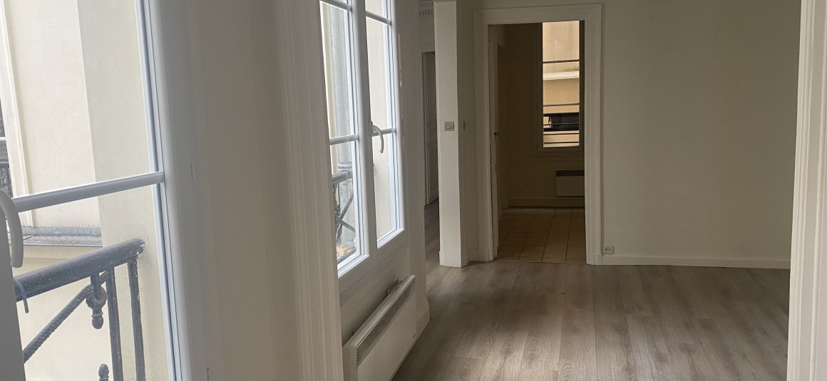 VIDE – 2 chambres – 85 m2 – Paris 9ème – Square Montholon – 3ème  étage avec ascenseur – Loyer charges comprises : 2.441 euros