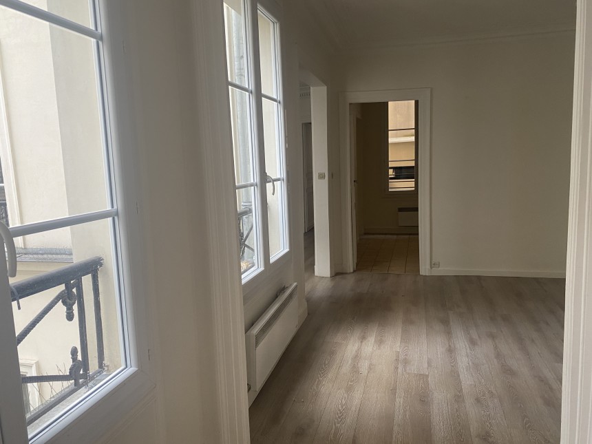 VIDE – 2 chambres – 85 m2 – Paris 9ème – Square Montholon – 3ème  étage avec ascenseur – Loyer charges comprises : 2.441 euros