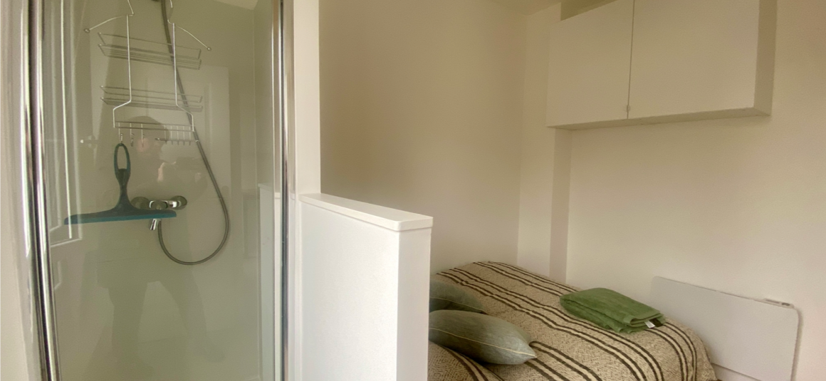 MEUBLÉ – Studio – 17ème – Wagram / Levis – Rue Jouffroy d’Abbans – 6ème et dernier étage ascenseur – Loyer charges comprises : 800 euros