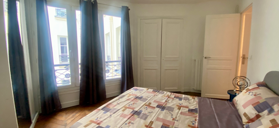 MEUBLÉ – 2 chambres – 104 m2 – Paris 8ème – Rue Jean Mermoz – 3ème étage ascenseur –  Loyer charges comprises : 4.150 euros