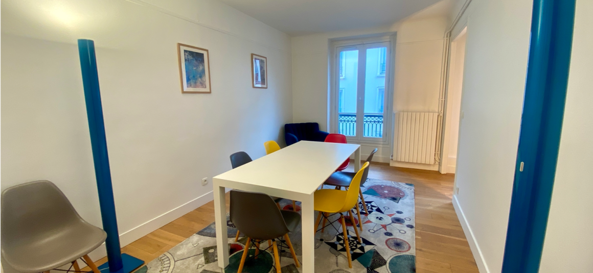 MEUBLÉ – 2 chambres – 104 m2 – Paris 8ème – Rue Jean Mermoz – 3ème étage ascenseur –  Loyer charges comprises : 4.150 euros