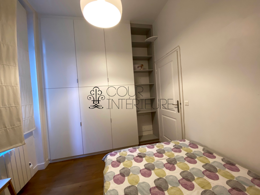 MEUBLÉ – 3 chambres (2 chambres + 1 bureau / chambre d’amis) – 77 m2 – Avenue Foch / Bld Flandrin / Porte Dauphine –  Paris 16ème – 1er étage ascenseur –  Loyer charges comprises : 3.100 €