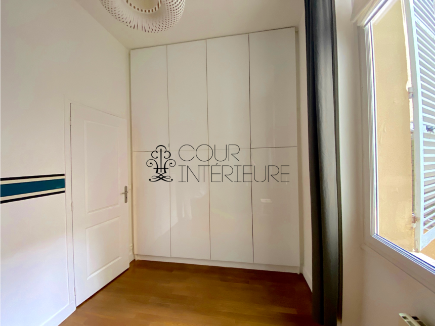 MEUBLÉ – 3 chambres (2 chambres + 1 bureau / chambre d’amis) – 77 m2 – Avenue Foch / Bld Flandrin / Porte Dauphine –  Paris 16ème – 1er étage ascenseur –  Loyer charges comprises : 3.100 €