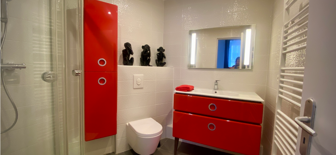 MEUBLÉ – 2 chambres – 104 m2 – Paris 8ème – Rue Jean Mermoz – 3ème étage ascenseur –  Loyer charges comprises : 4.150 euros