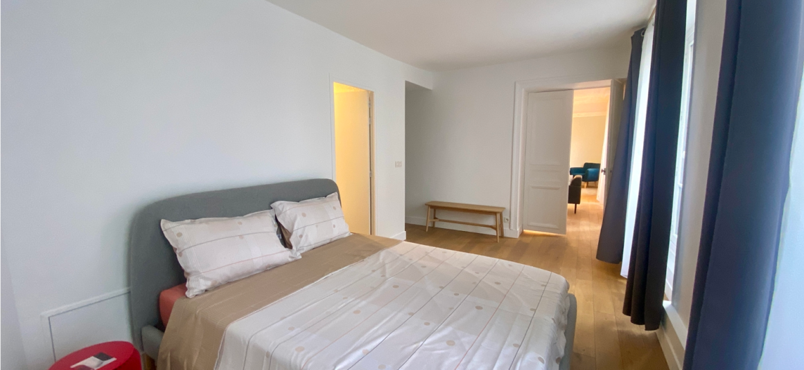 MEUBLÉ – 2 chambres – 104 m2 – Paris 8ème – Rue Jean Mermoz – 3ème étage ascenseur –  Loyer charges comprises : 4.150 euros