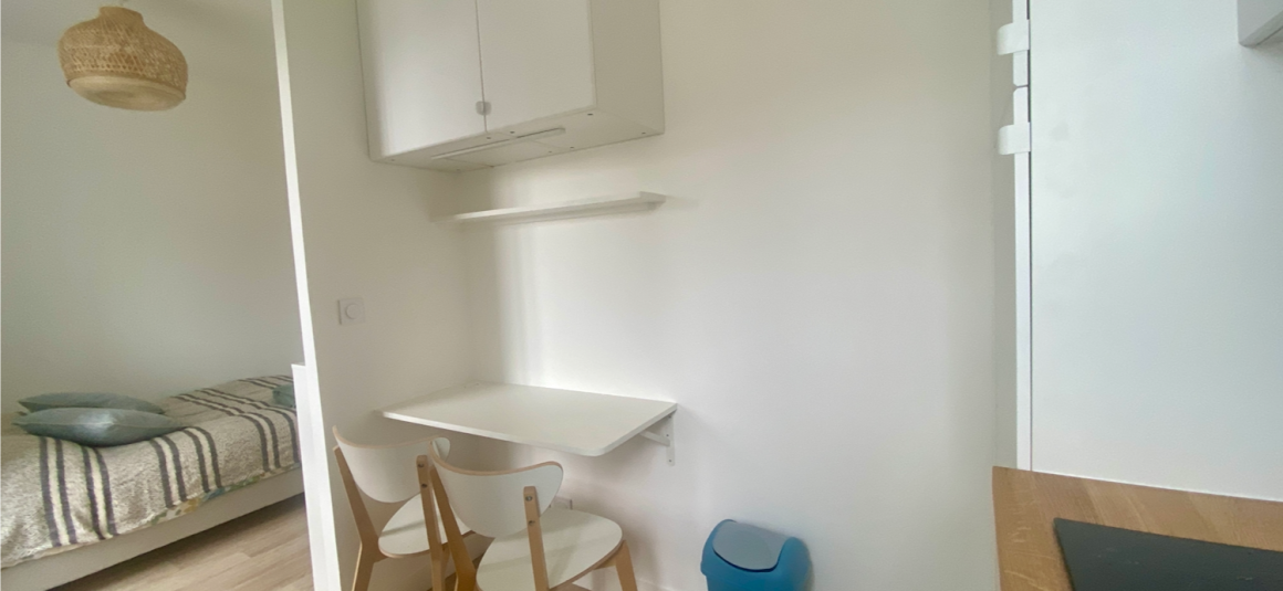 MEUBLÉ – Studio – 17ème – Wagram / Levis – Rue Jouffroy d’Abbans – 6ème et dernier étage ascenseur – Loyer charges comprises : 800 euros