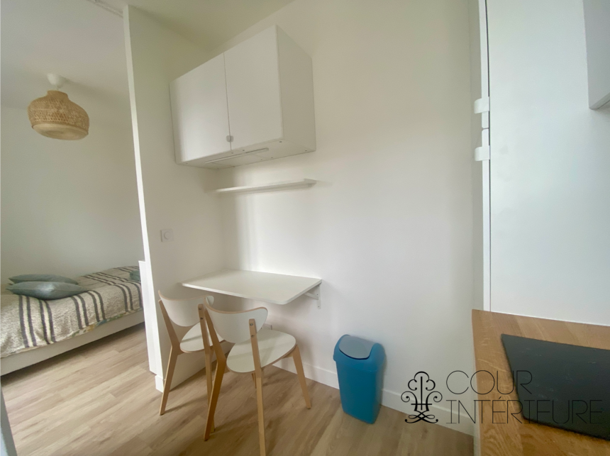 MEUBLÉ – Studio – 17ème – Wagram / Levis – Rue Jouffroy d’Abbans – 6ème et dernier étage ascenseur – Loyer charges comprises : 800 euros