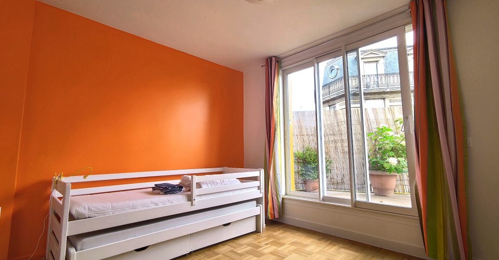 MEUBLÉ – 2 chambres – 92 Neuilly sur Seine – 80 m2 – 2 terrasses de 17 et 25 m2 – 4ème étage ascenseur – Loyer charges comprises : 3.150 euros