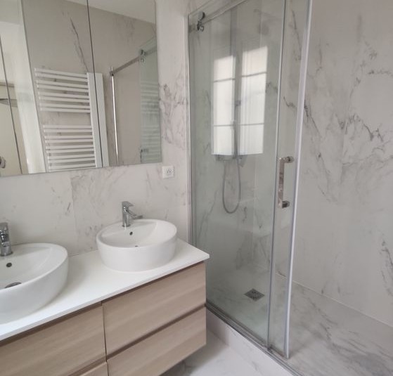 MEUBLÉ – 2 chambres – Paris 17ème – 85 m2 – rue des Batignolles – 1er étage  – Loyer charges comprises : 3.000 €