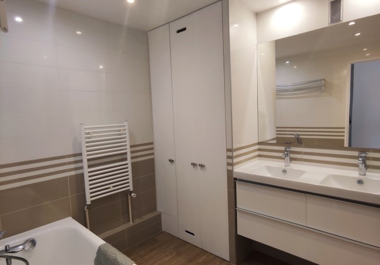 MEUBLÉ – 2 chambres – 92 Neuilly sur Seine – 80 m2 – 2 terrasses de 17 et 25 m2 – 4ème étage ascenseur – Loyer charges comprises : 3.150 euros