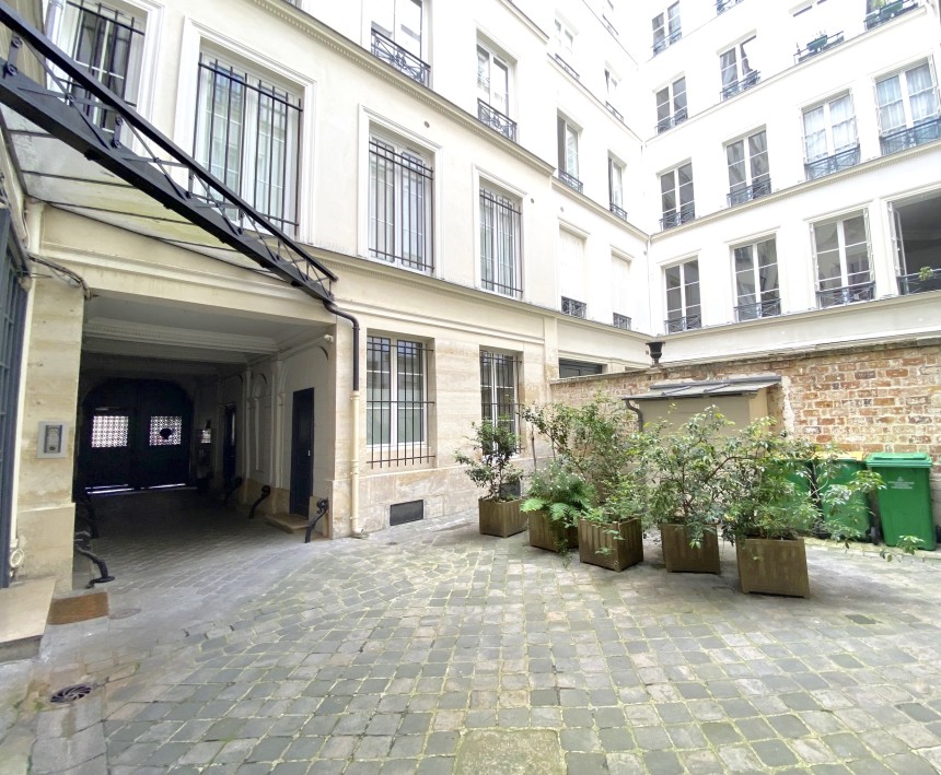 VIDE – 2 chambres – 85 m2 – Paris 9ème – Square Montholon – 3ème  étage avec ascenseur – Loyer charges comprises : 2.441 euros