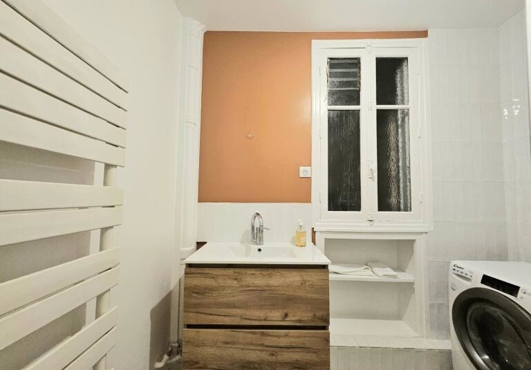 MEUBLÉ – 2 chambres – Centre Becon / Courbevoie (92)  – 56 m2 – 2ème étage avec ascenseur – Loyer charges comprises : 1.900 euros (chauffage collectif)