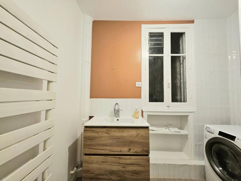 MEUBLÉ – 2 chambres – Centre Becon / Courbevoie (92)  – 56 m2 – 2ème étage avec ascenseur – Loyer charges comprises : 1.900 euros (chauffage collectif)