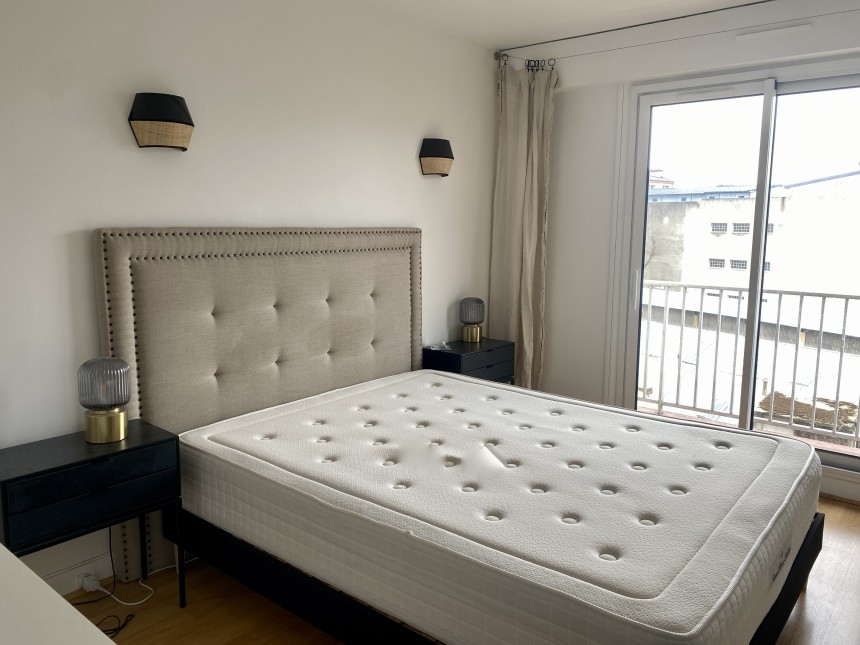 MEUBLÉ – 2 chambres + 1 bureau – Paris 7ème – Gros Caillou – 92 m2 + balcon filant- 5ème étage avec ascenseur – Loyer charges comprises : 3.460 euros