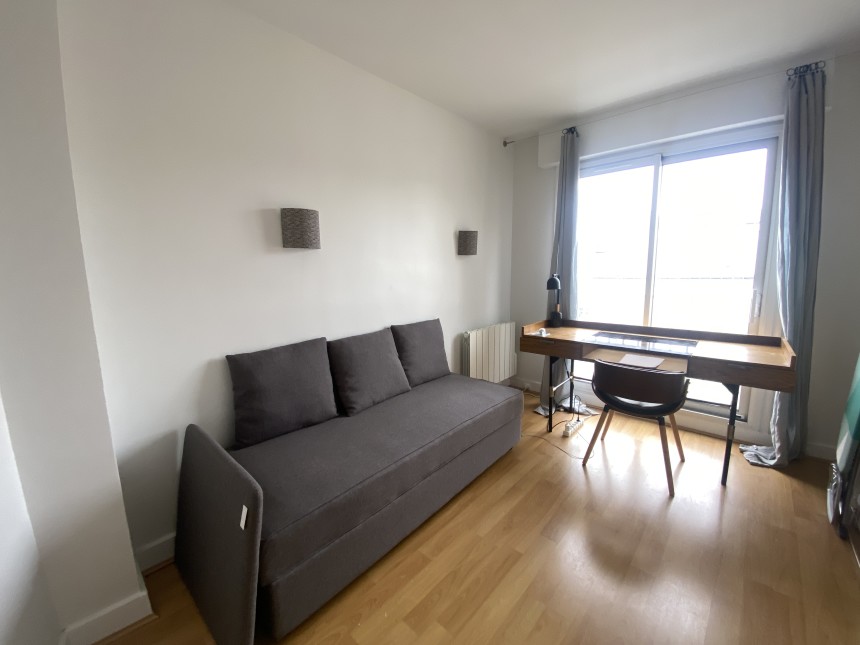 MEUBLÉ – 2 chambres + 1 bureau – Paris 7ème – Gros Caillou – 92 m2 + balcon filant- 5ème étage avec ascenseur – Loyer charges comprises : 3.460 euros