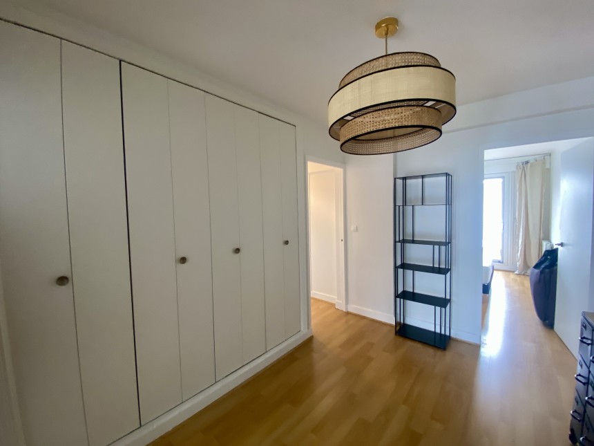 MEUBLÉ – 2 chambres + 1 bureau – Paris 7ème – Gros Caillou – 92 m2 + balcon filant- 5ème étage avec ascenseur – Loyer charges comprises : 3.460 euros