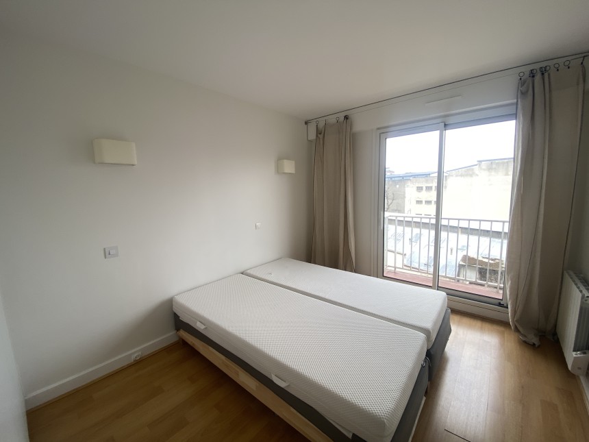 MEUBLÉ – 2 chambres + 1 bureau – Paris 7ème – Gros Caillou – 92 m2 + balcon filant- 5ème étage avec ascenseur – Loyer charges comprises : 3.460 euros