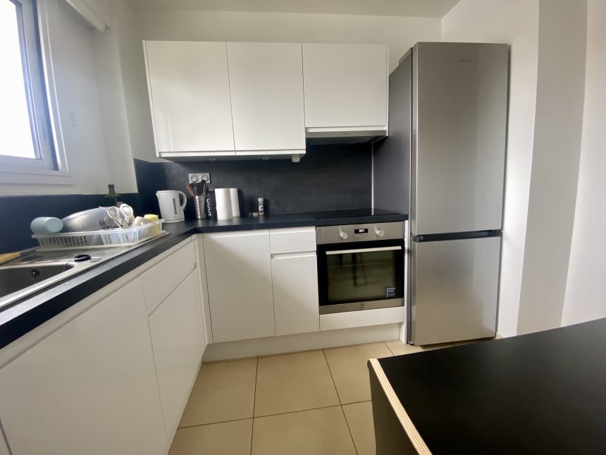 MEUBLÉ – 2 chambres + 1 bureau – Paris 7ème – Gros Caillou – 92 m2 + balcon filant- 5ème étage avec ascenseur – Loyer charges comprises : 3.460 euros