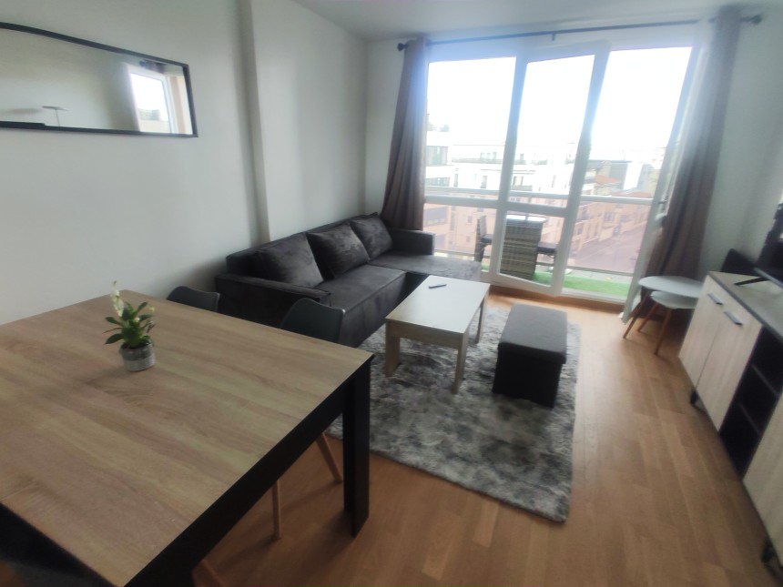 MEUBLÉ – 2 chambres – Pantin (93) rue Eugene et Marie Louise Cornet – 65 m2 + Balon + terrasse 19 m2 + parking – 5ème étage avec ascenseur – Loyer charges comprises : 1.980 euros