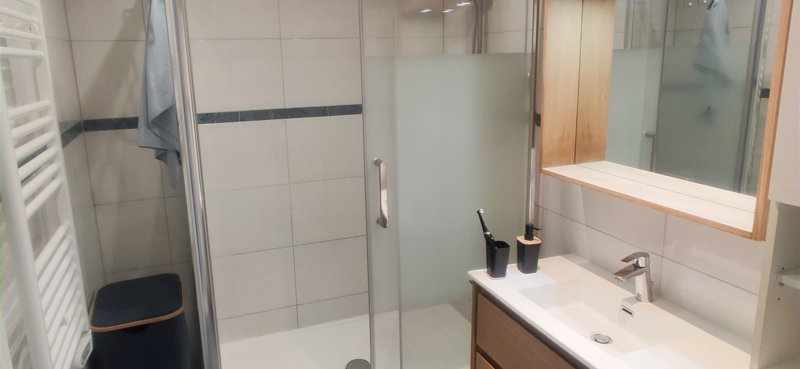 MEUBLÉ – 2 chambres – Pantin (93) rue Eugene et Marie Louise Cornet – 65 m2 + Balon + terrasse 19 m2 + parking – 5ème étage avec ascenseur – Loyer charges comprises : 1.980 euros