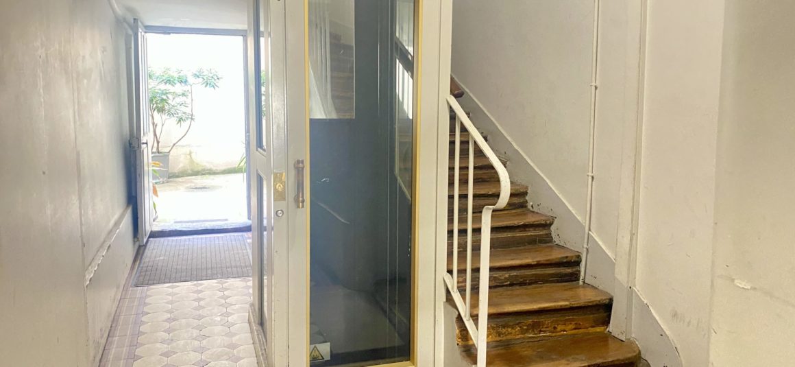 VIDE – 1 chambre – Paris 9ème – Trinité / Havre Caumartin – Rue Joubert – 51 m2 – 5ème et dernier étage ascenseur – Loyer charges comprises  : 1.611,00 euros