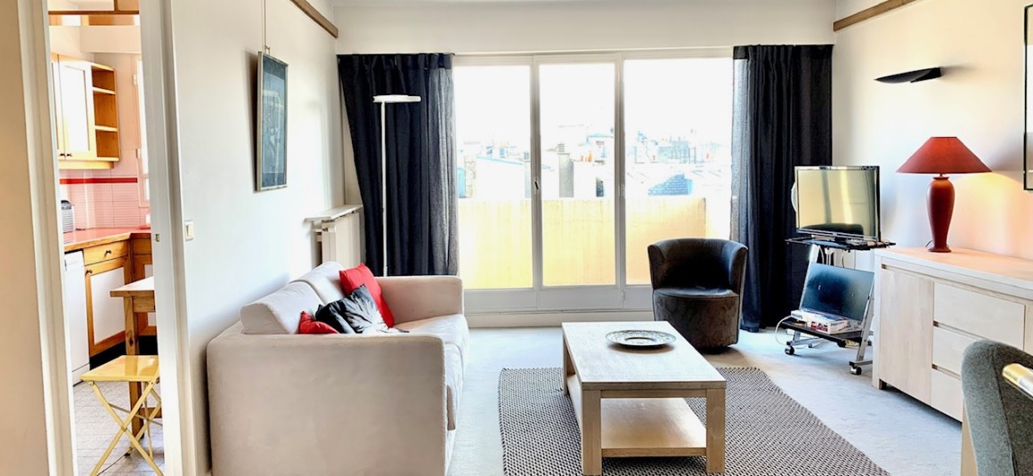 MEUBLÉ – 1 chambre – Paris 7ème – Rue de Grenelle/rue Cler – 61 m2 + 2 balcons de 6 et 4 m2 – Loyer charges comprises : 2.200 €