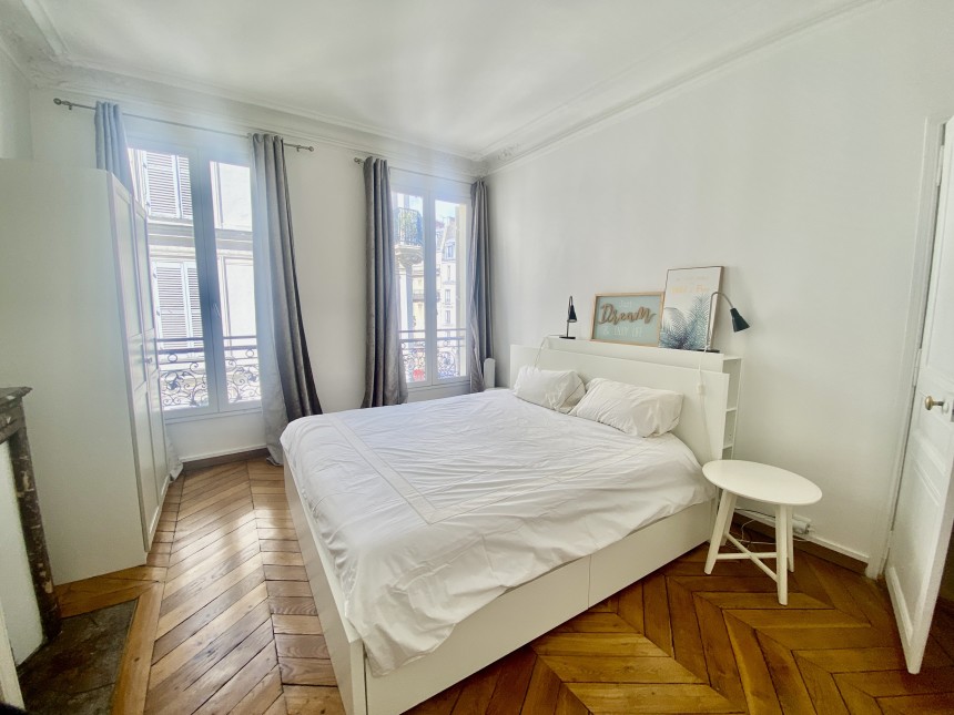 2 chambres + 1 bureau – 86 m2 – Paris 8ème (limite 17ème) – Ternes / rue Saint Honoré – 3ème étage avec ascenseur – Loyer charges comprises : 3.200 euros