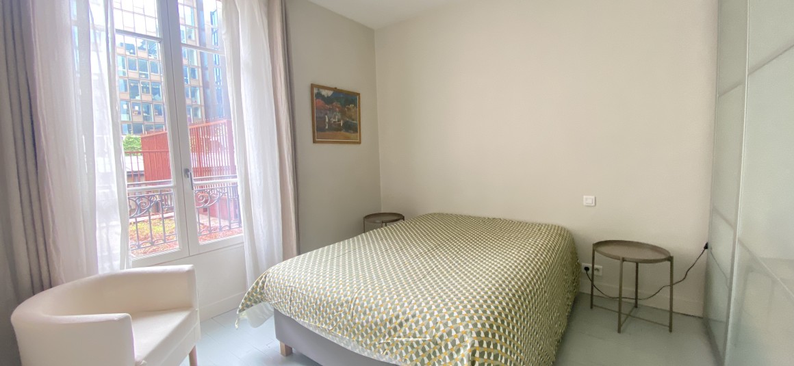 MEUBLÉ – 2 chambres – 68 m2 – Paris 17ème – Rue Roger Bacon / angle Guersant – 1er étage ascenseur – Loyer charges comprises : 2.700 €