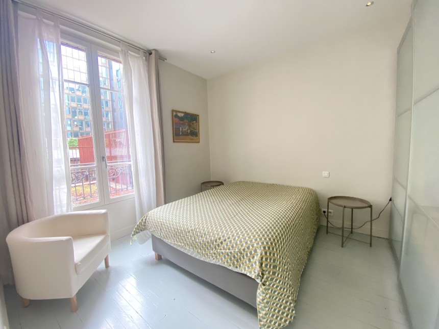 MEUBLÉ – 2 chambres – 68 m2 – Paris 17ème – Rue Roger Bacon / angle Guersant – 1er étage ascenseur – Loyer charges comprises : 2.350 €