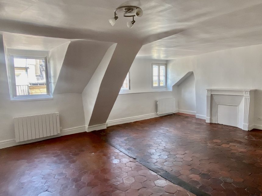 VIDE – 1 chambre – Paris 9ème – Trinité / Havre Caumartin – Rue Joubert – 51 m2 – 5ème et dernier étage ascenseur – Loyer charges comprises  : 1.611,00 euros