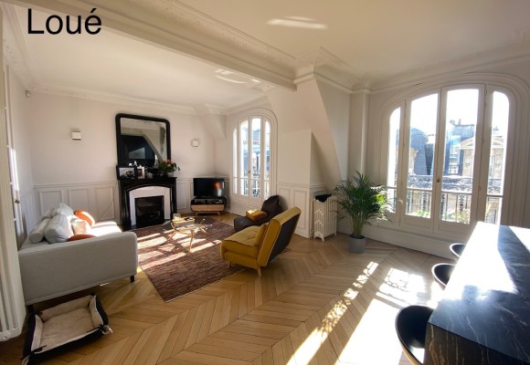 MEUBLÉ – Refait neuf standing – 3 chambres – PARIS 17ème – PONCELET/TERNES – 120 m2 au sol (96 m2 carrez) – Duplex en dernier étage (6e et 7e étage) avec ascenseur – Balcon  – Loyer charges comprises : 4.025 euros