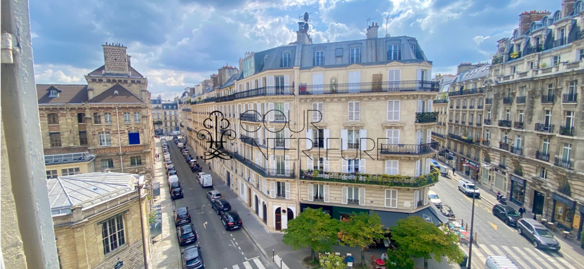 MEUBLÉ – 2 chambres – 96 m2 – Paris 8ème (limite 17ème) – VILLIERS – Rue Constantinople – Quartier Villiers / rue de Levis – 4ème étage ascenseur – Loyer charges comprises : 3.650 euros