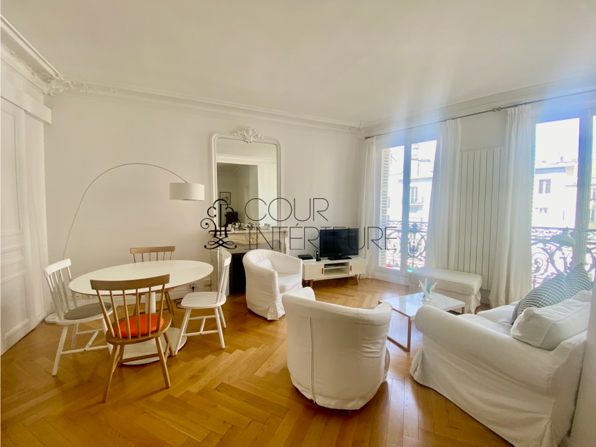 2 chambres + 1 bureau – 86 m2 – Paris 8ème (limite 17ème) – Ternes / rue Saint Honoré – 3ème étage avec ascenseur – Loyer charges comprises : 3.200 euros