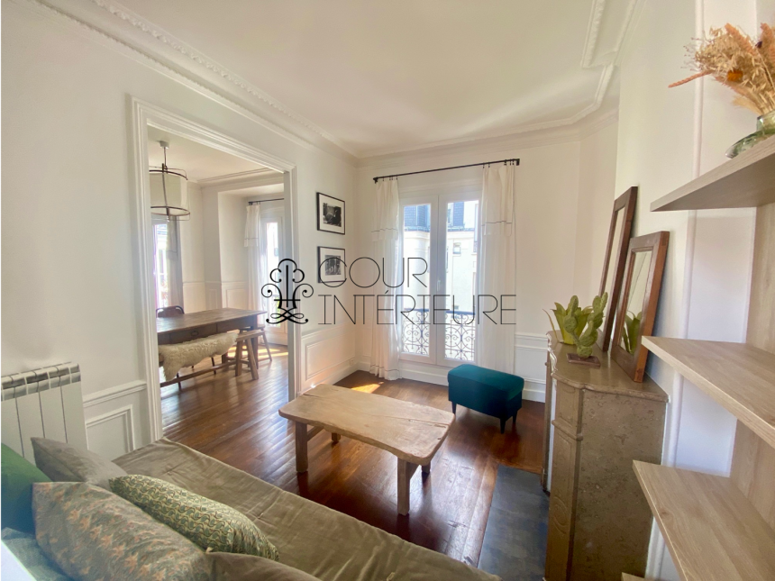 MEUBLÉ – 1 chambre – PARIS 17ème – 46 m2 Haut Batignolles – Métro : Guy Moquet – 5ème étage avec ascenseur – Loyer charges comprises : 1.700 euros